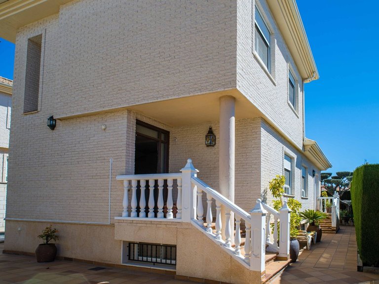 Villa for Sale in Elda, Alicante 18