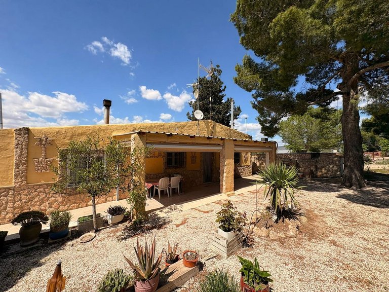 Villa for Sale in Yecla, Murcia 2