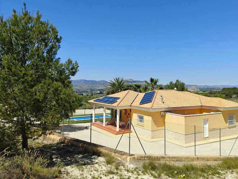 Villa for Sale in Petrer, Alicante 4