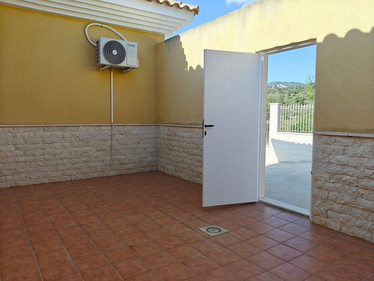 Villa for Sale in Petrer, Alicante 36