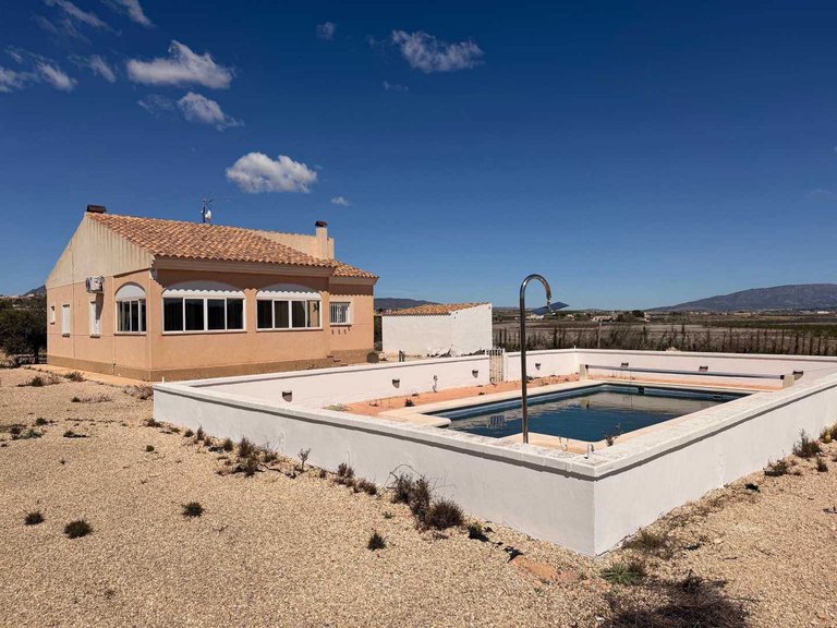Villa for Sale in Pinoso, Alicante 1