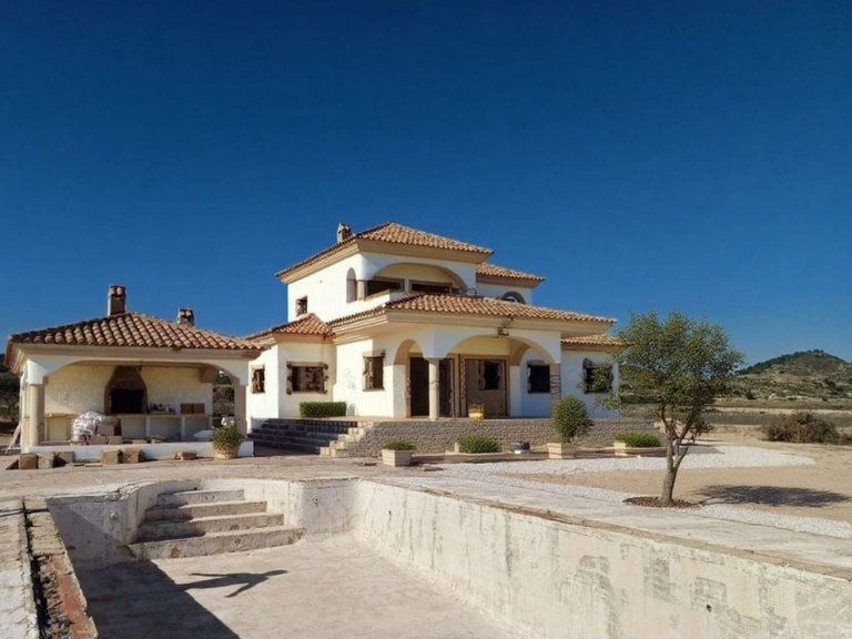 Country House for Sale in Pinoso, Alicante 1