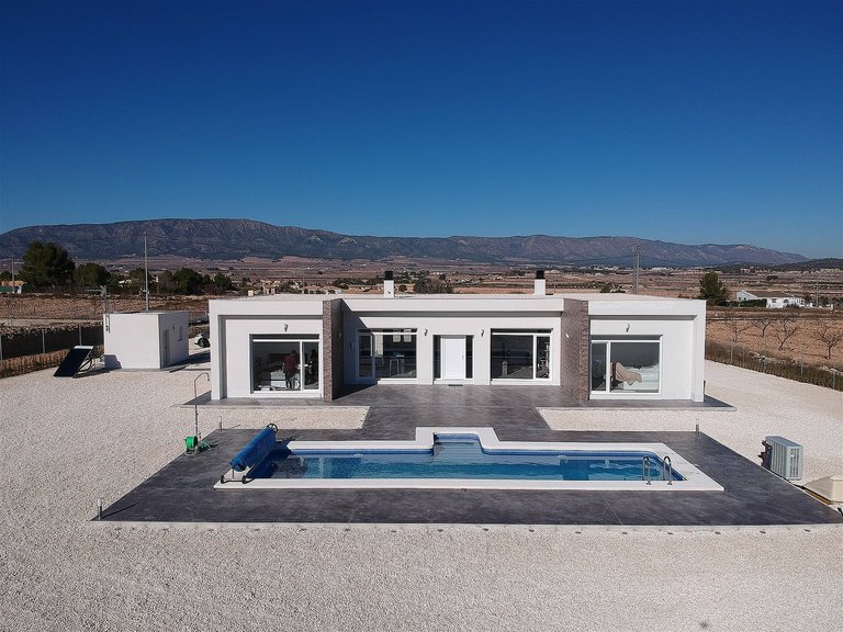 Villa for Sale in Inland Pinoso, Alicante 3