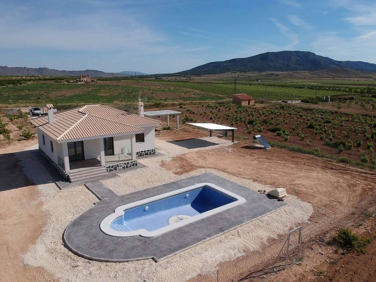 Villa for Sale in Inland Pinoso, Alicante 1