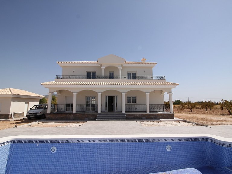 Villa for Sale in Inland Pinoso, Alicante 2