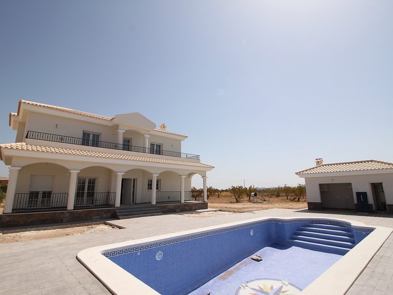 Villa for Sale in Inland Pinoso, Alicante 3