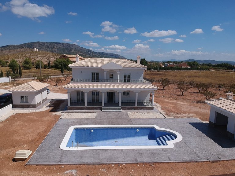 Villa for Sale in Inland Pinoso, Alicante 1