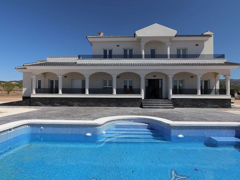 Villa for Sale in Inland Pinoso, Alicante 2