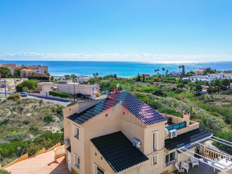 Villa for Sale in El Campello, Alicante 1