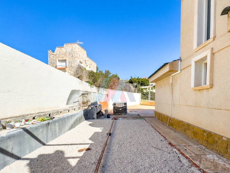 Villa for Sale in El Campello, Alicante 18