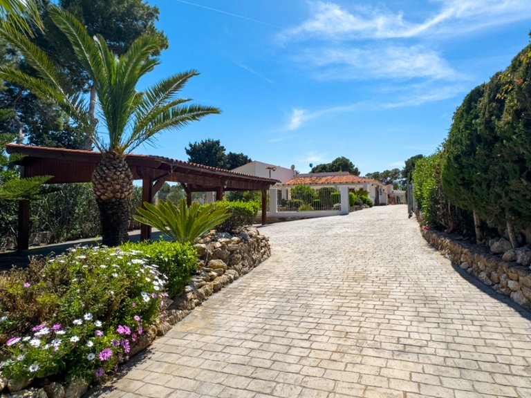 Villa for Sale in Alfas Del Pi, Alicante 11