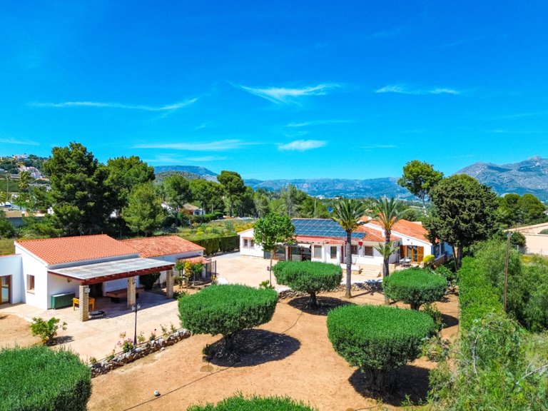 Villa for Sale in Alfas Del Pi, Alicante 5