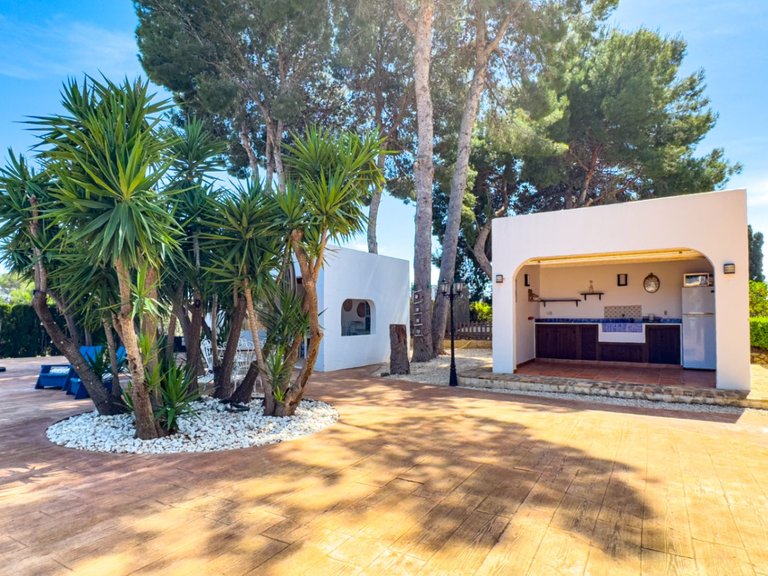 Villa for Sale in Alfas Del Pi, Alicante 36