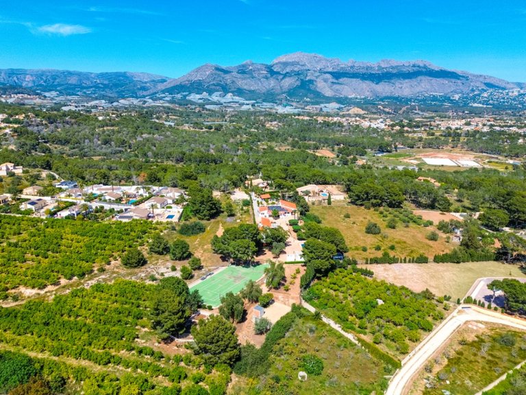 Villa for Sale in Alfas Del Pi, Alicante 6