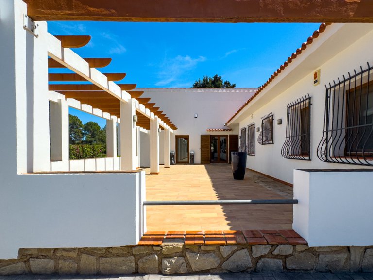 Villa for Sale in Alfas Del Pi, Alicante 17