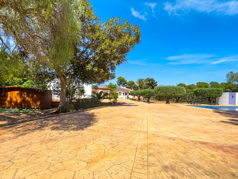 Villa for Sale in Alfas Del Pi, Alicante 42