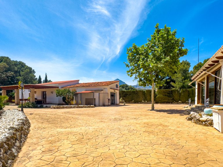 Villa for Sale in Alfas Del Pi, Alicante 21