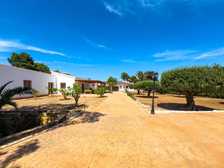 Villa for Sale in Alfas Del Pi, Alicante 27