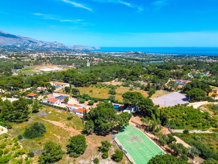 Villa for Sale in Alfas Del Pi, Alicante 8