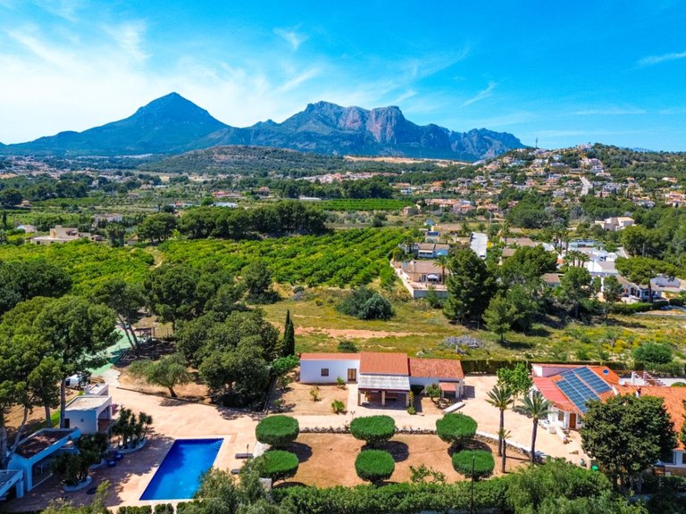Villa for Sale in Alfas Del Pi, Alicante 7