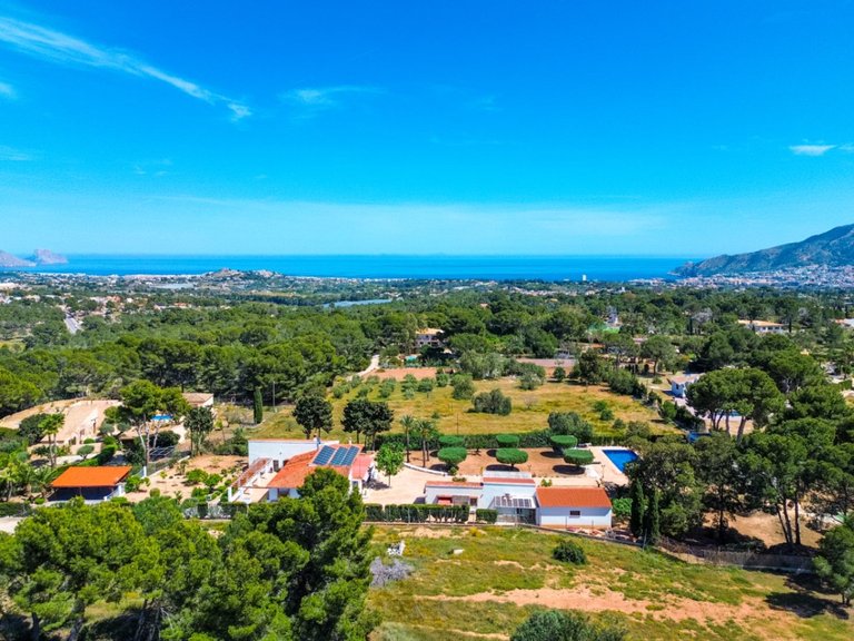 Villa for Sale in Alfas Del Pi, Alicante 10