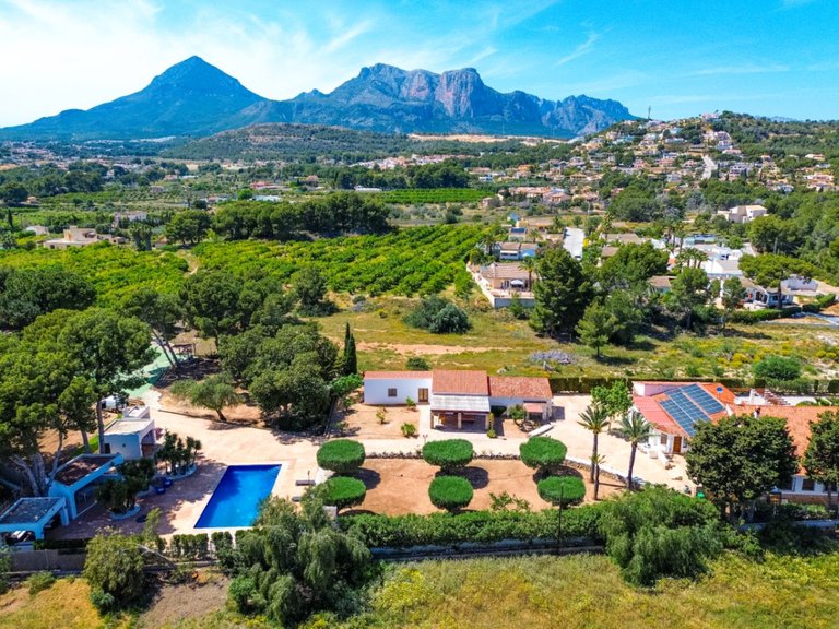 Villa for Sale in Alfas Del Pi, Alicante 2
