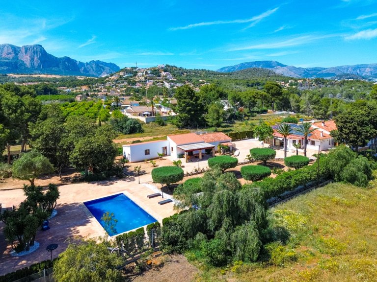 Villa for Sale in Alfas Del Pi, Alicante 3