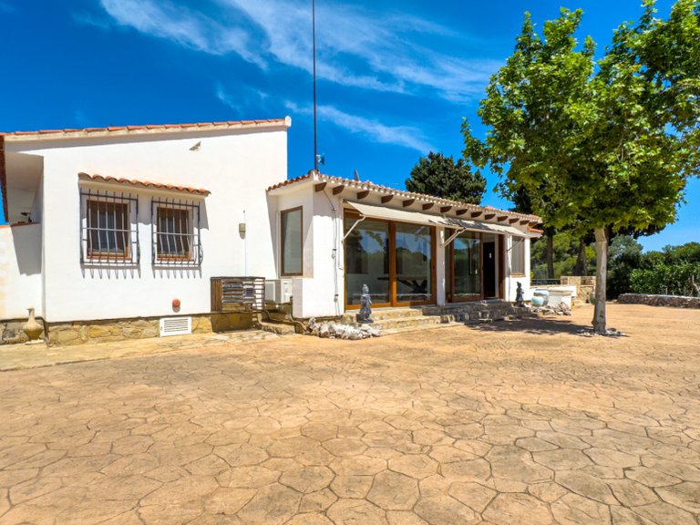 Villa for Sale in Alfas Del Pi, Alicante 19