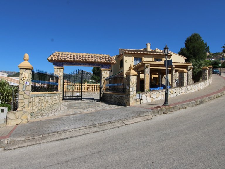 Villa for Sale in  El Ràfol D' Almúnia, Alicante 1