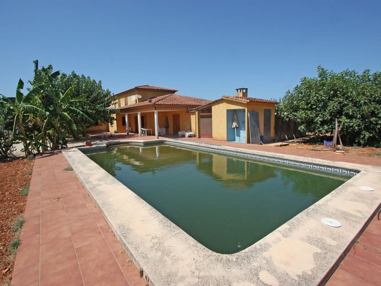 Villa for Sale in Inland Pedreguer, Alicante 1