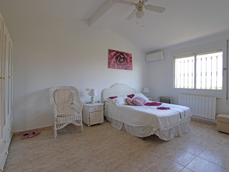 Villa for Sale in Inland Benidoleig, Alicante 13