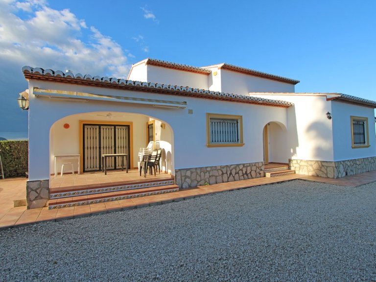 Villa for Sale in Inland Benidoleig, Alicante 1
