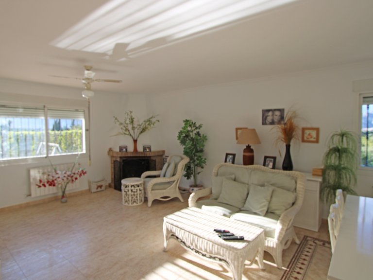 Villa for Sale in Inland Benidoleig, Alicante 6