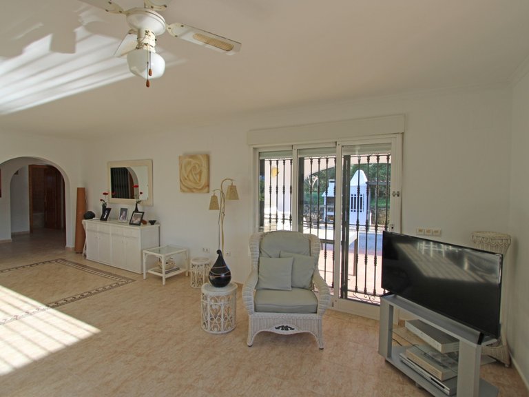 Villa for Sale in Inland Benidoleig, Alicante 8