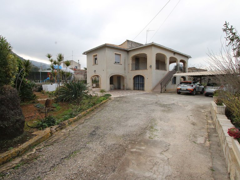 Villa for Sale in Inland Pedreguer, Alicante 1