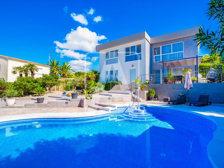 Villa for Sale in Calpe, Alicante 1