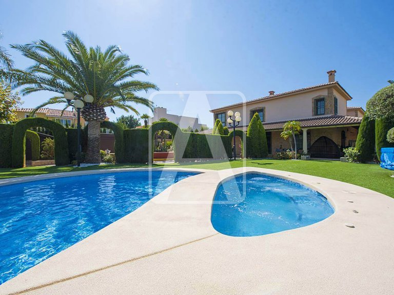 Villa for Sale in Calpe, Alicante 37