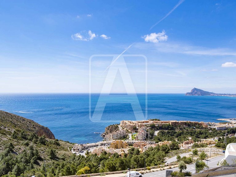 Villa for Sale in Calpe, Alicante 2