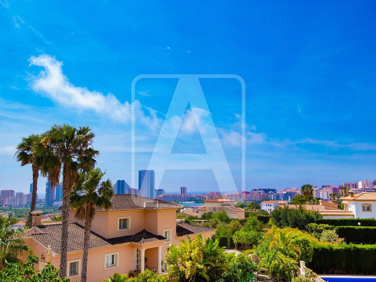 Villa for Sale in Calpe, Alicante 2