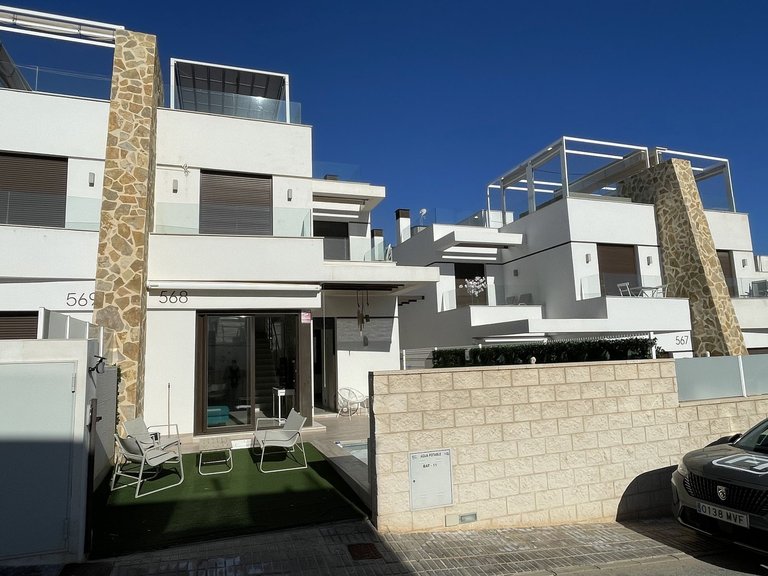 Villa for Sale in VillamartÍn, Alicante 1