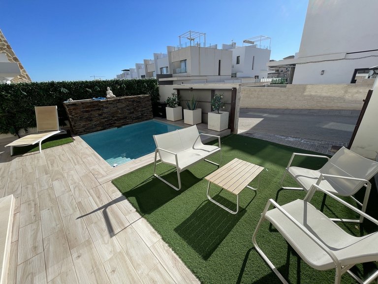 Villa for Sale in VillamartÍn, Alicante 2