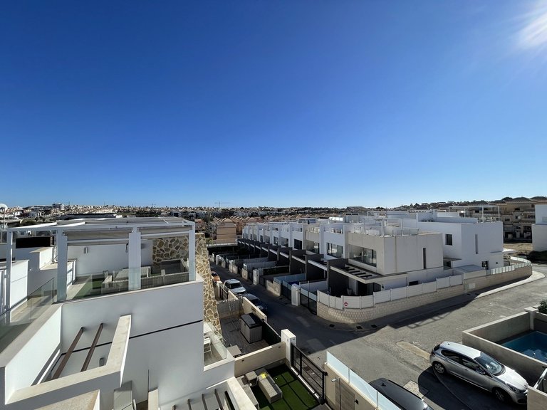 Villa for Sale in VillamartÍn, Alicante 31