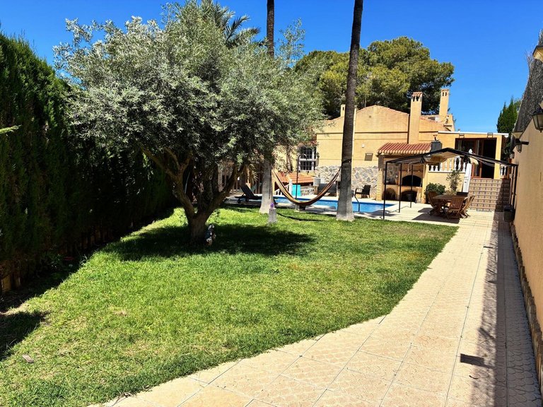 Villa for Sale in Los Balcones - Los Altos, Alicante 5