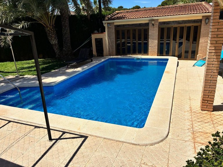 Villa for Sale in Los Balcones - Los Altos, Alicante 3