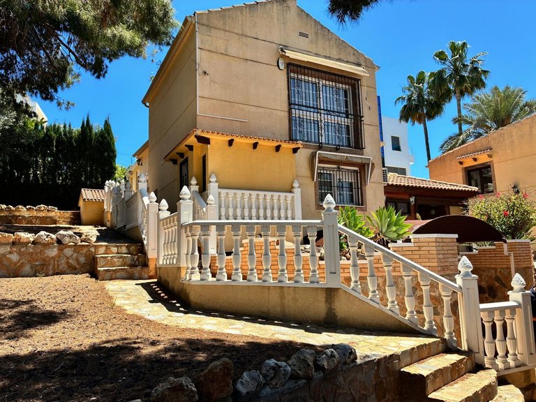 Villa for Sale in Los Balcones - Los Altos, Alicante 32