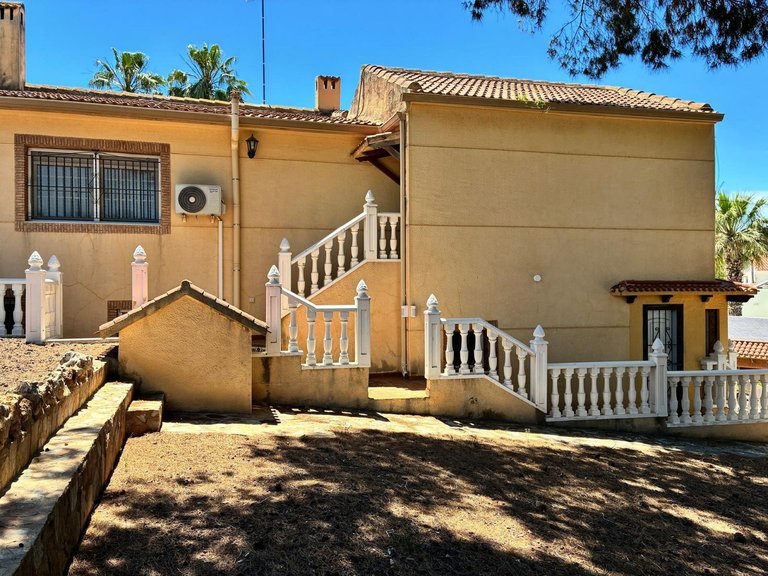 Villa for Sale in Los Balcones - Los Altos, Alicante 40