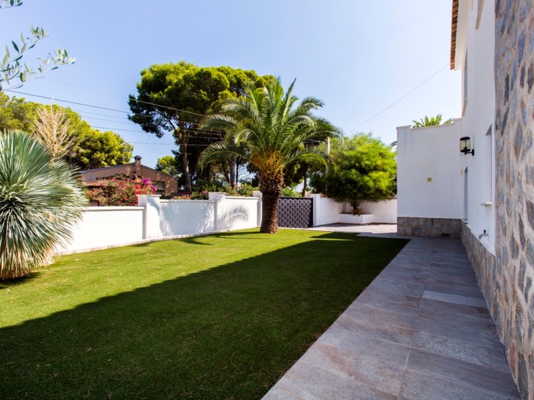 Villa for Sale in Costa Blanca Moraira, Alicante 9