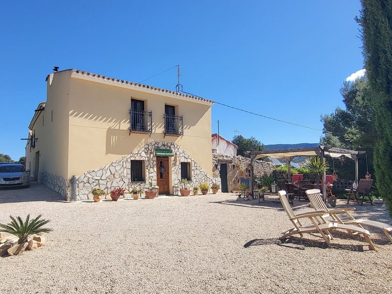 Country House for Sale in La Romaneta, Alicante 1