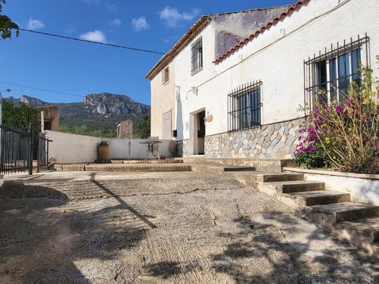 Country House for Sale in La Romana, Alicante 4