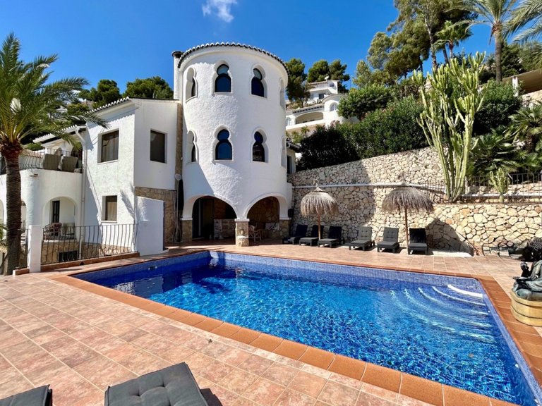 Villa for Sale in Costa Blanca Moraira, Alicante 1